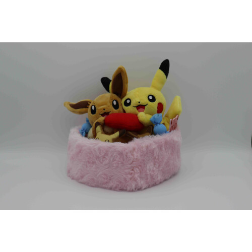Seasons Pikachu & Evoli Winter Herz - Pokemon Plüschfigur aus Japan (20cm)