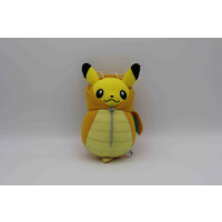 Pikachu im Dragoran-Schlafsack - Pokemon Plüschfigur aus Japan (15cm)