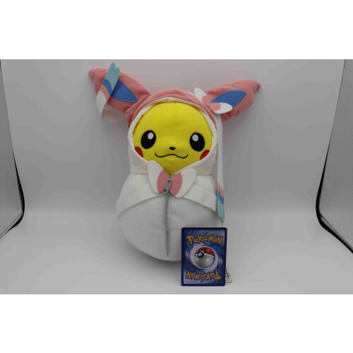 Pikachu im Feelinara-Schlafsack - Pokemon Plüschfigur aus Japan (25cm)
